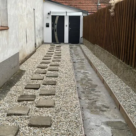 Rybarska 32